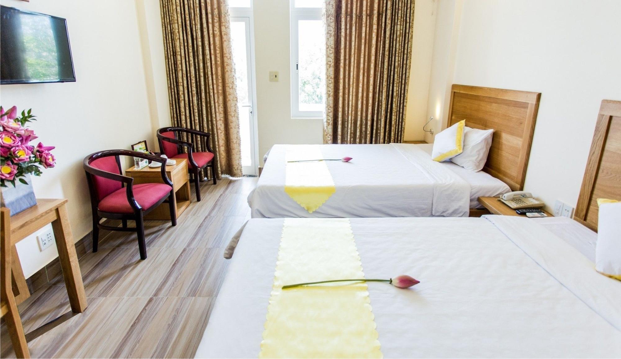 Hoang Yen Hotel 2 Куи Нхон Екстериор снимка